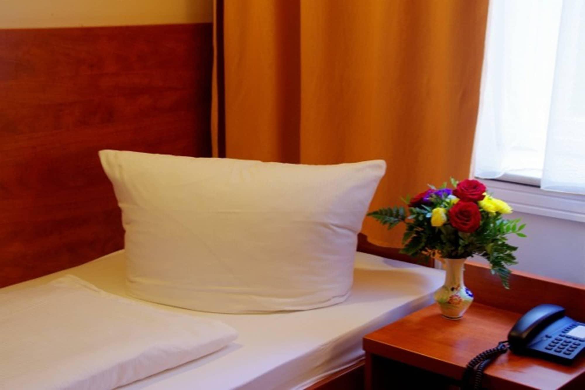 ซิตี้ โฮเทล อัม คูร์เฟือร์ชเตนดัม Hotel เบอร์ลิน ภายนอก รูปภาพ