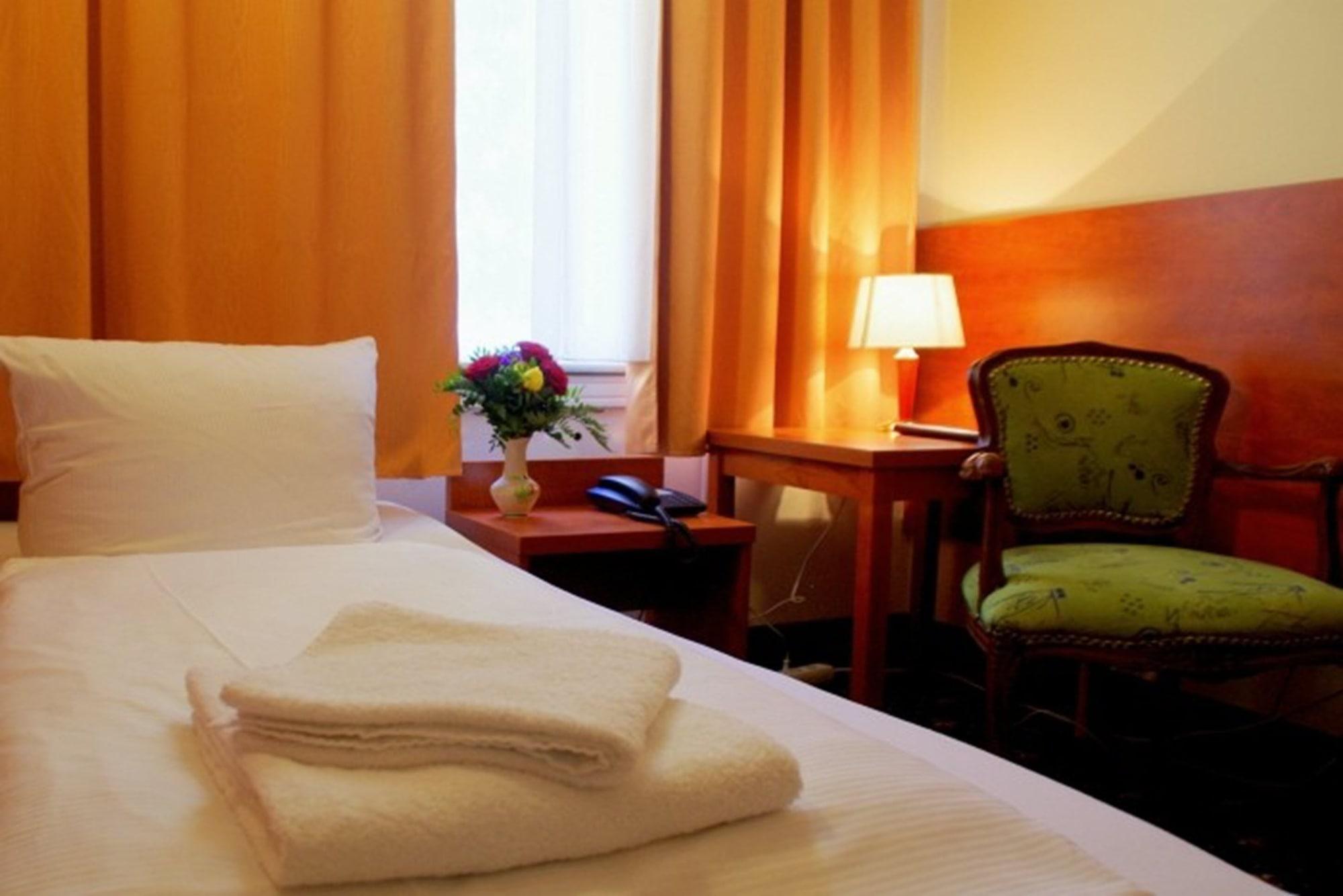 ซิตี้ โฮเทล อัม คูร์เฟือร์ชเตนดัม Hotel เบอร์ลิน ภายนอก รูปภาพ