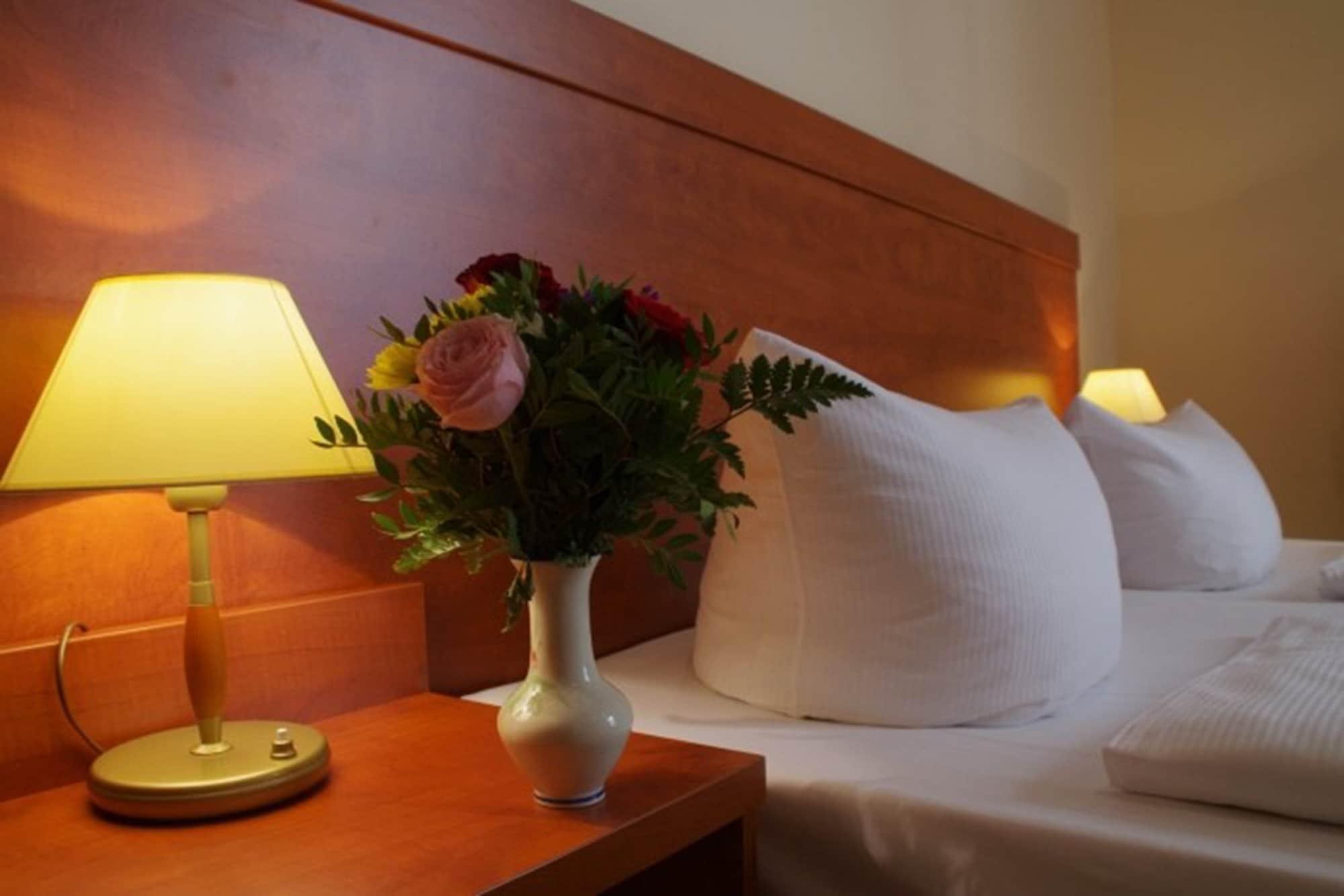 ซิตี้ โฮเทล อัม คูร์เฟือร์ชเตนดัม Hotel เบอร์ลิน ภายนอก รูปภาพ