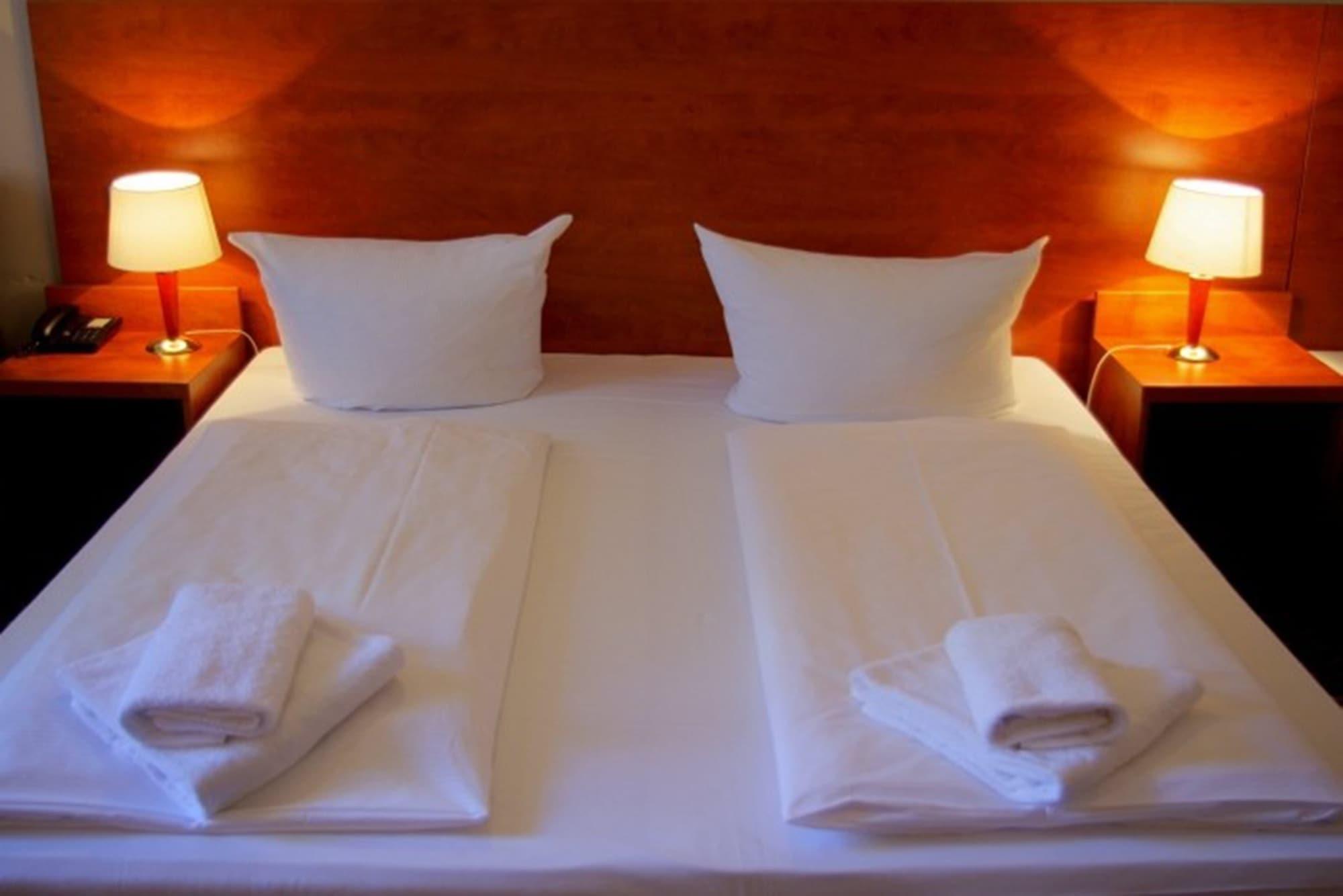 ซิตี้ โฮเทล อัม คูร์เฟือร์ชเตนดัม Hotel เบอร์ลิน ภายนอก รูปภาพ
