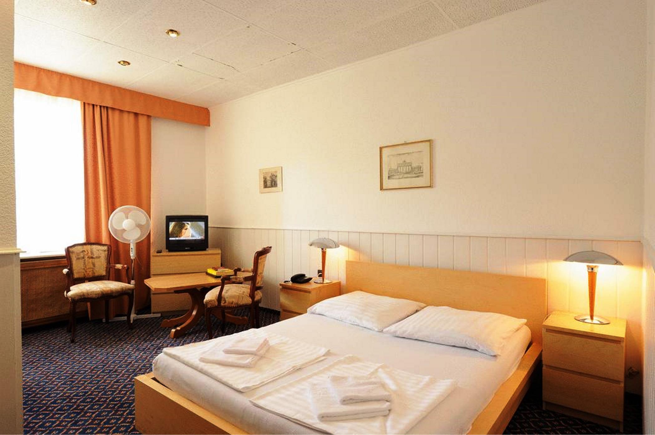 ซิตี้ โฮเทล อัม คูร์เฟือร์ชเตนดัม Hotel เบอร์ลิน ภายนอก รูปภาพ