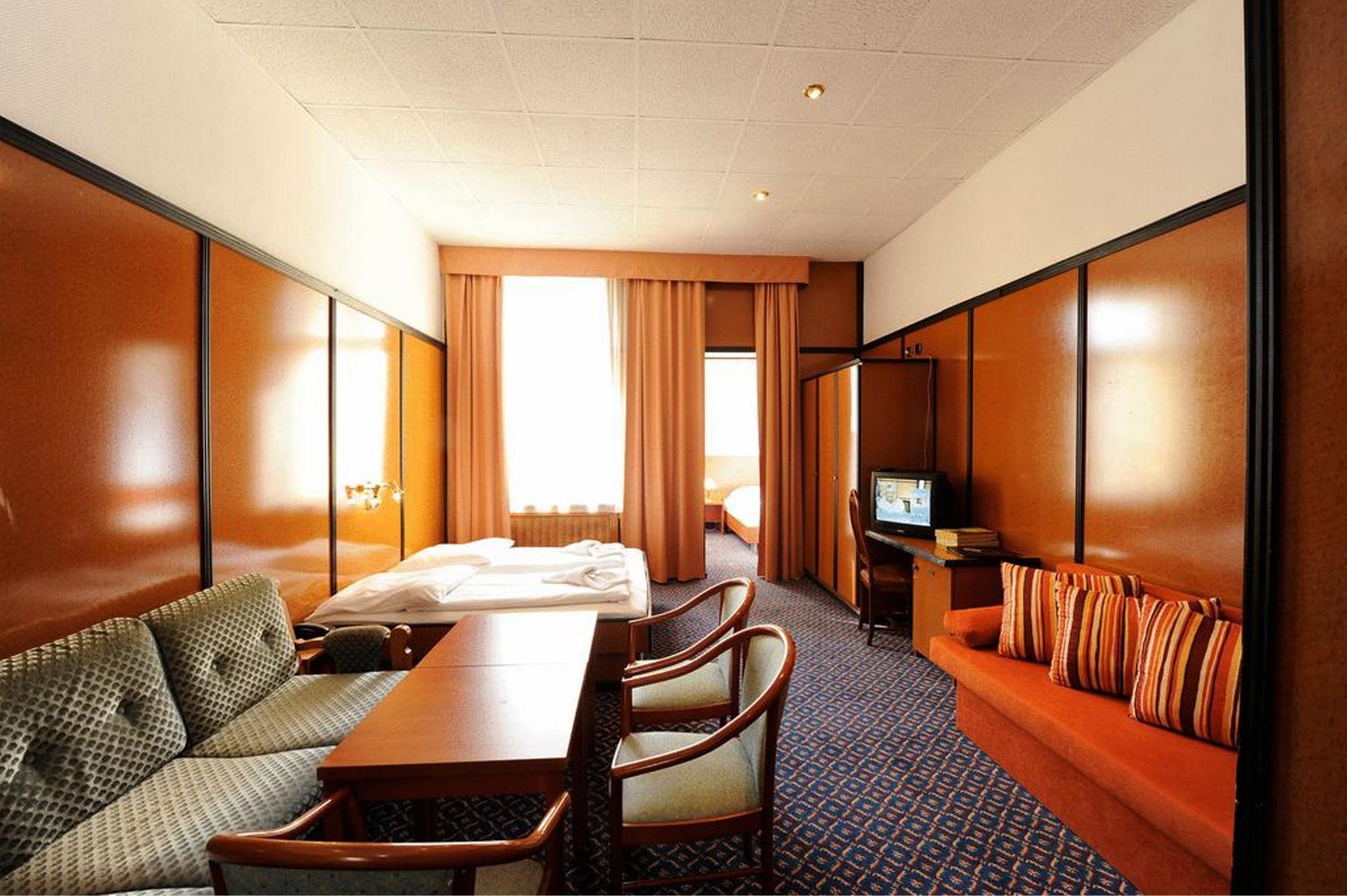 ซิตี้ โฮเทล อัม คูร์เฟือร์ชเตนดัม Hotel เบอร์ลิน ภายนอก รูปภาพ