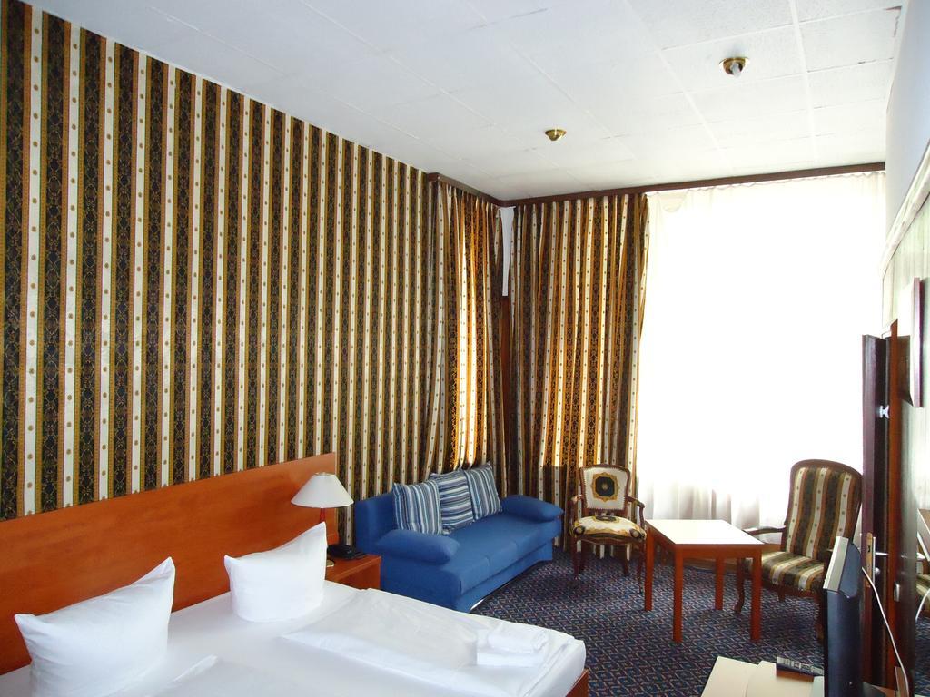 ซิตี้ โฮเทล อัม คูร์เฟือร์ชเตนดัม Hotel เบอร์ลิน ภายนอก รูปภาพ