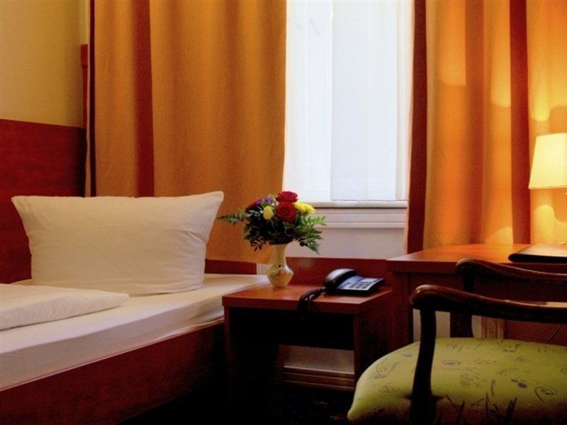 ซิตี้ โฮเทล อัม คูร์เฟือร์ชเตนดัม Hotel เบอร์ลิน ภายนอก รูปภาพ