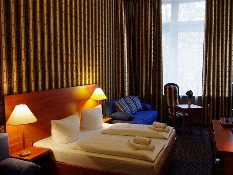 ซิตี้ โฮเทล อัม คูร์เฟือร์ชเตนดัม Hotel เบอร์ลิน ภายนอก รูปภาพ